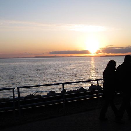 Ocean Promenade Hotel White Rock Buitenkant foto