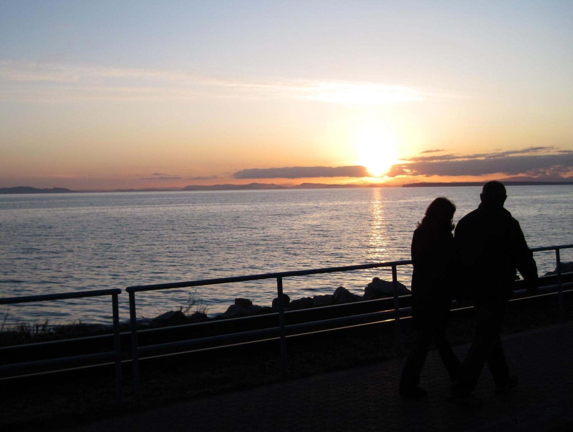 Ocean Promenade Hotel White Rock Buitenkant foto