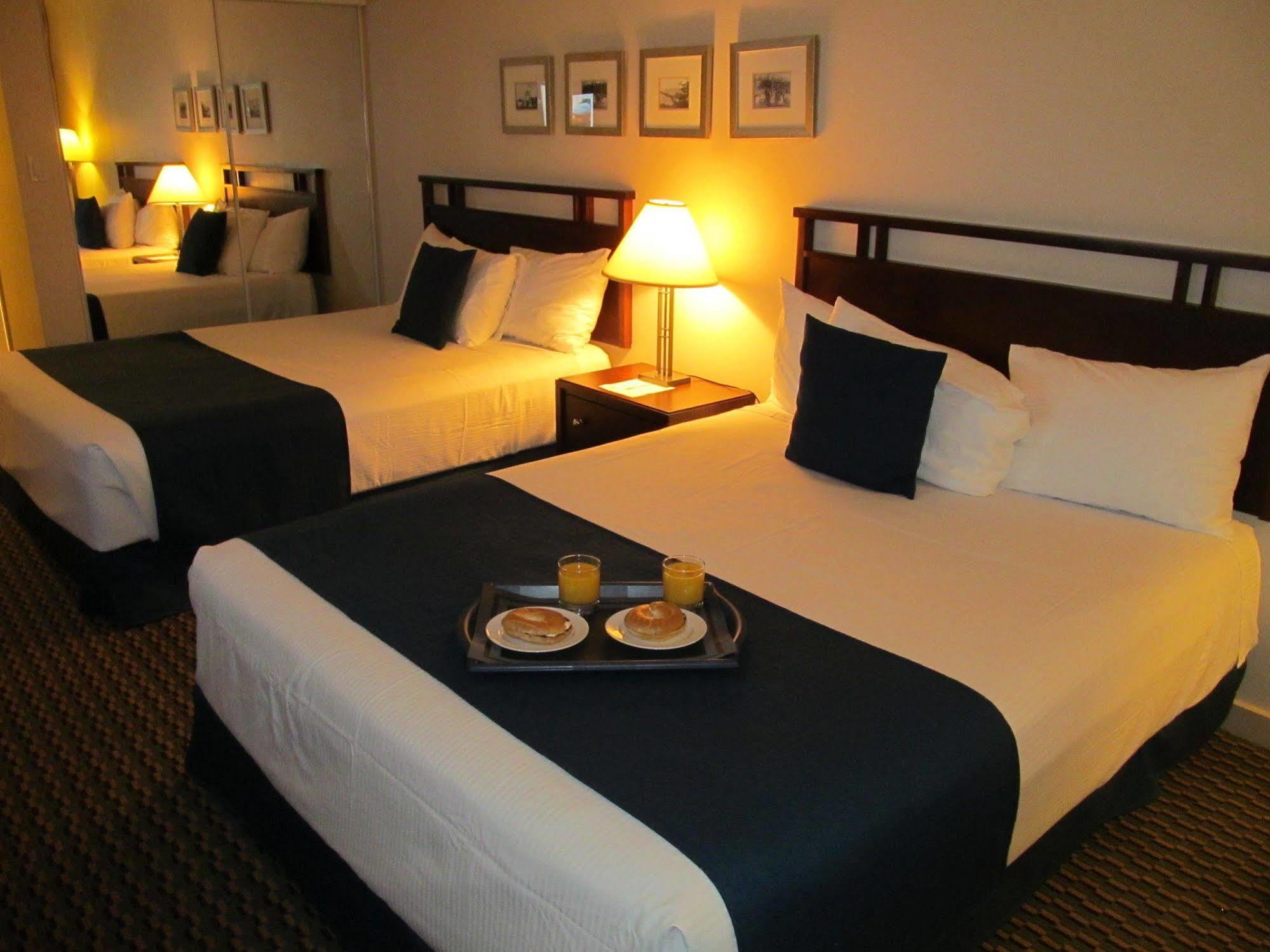Ocean Promenade Hotel White Rock Buitenkant foto