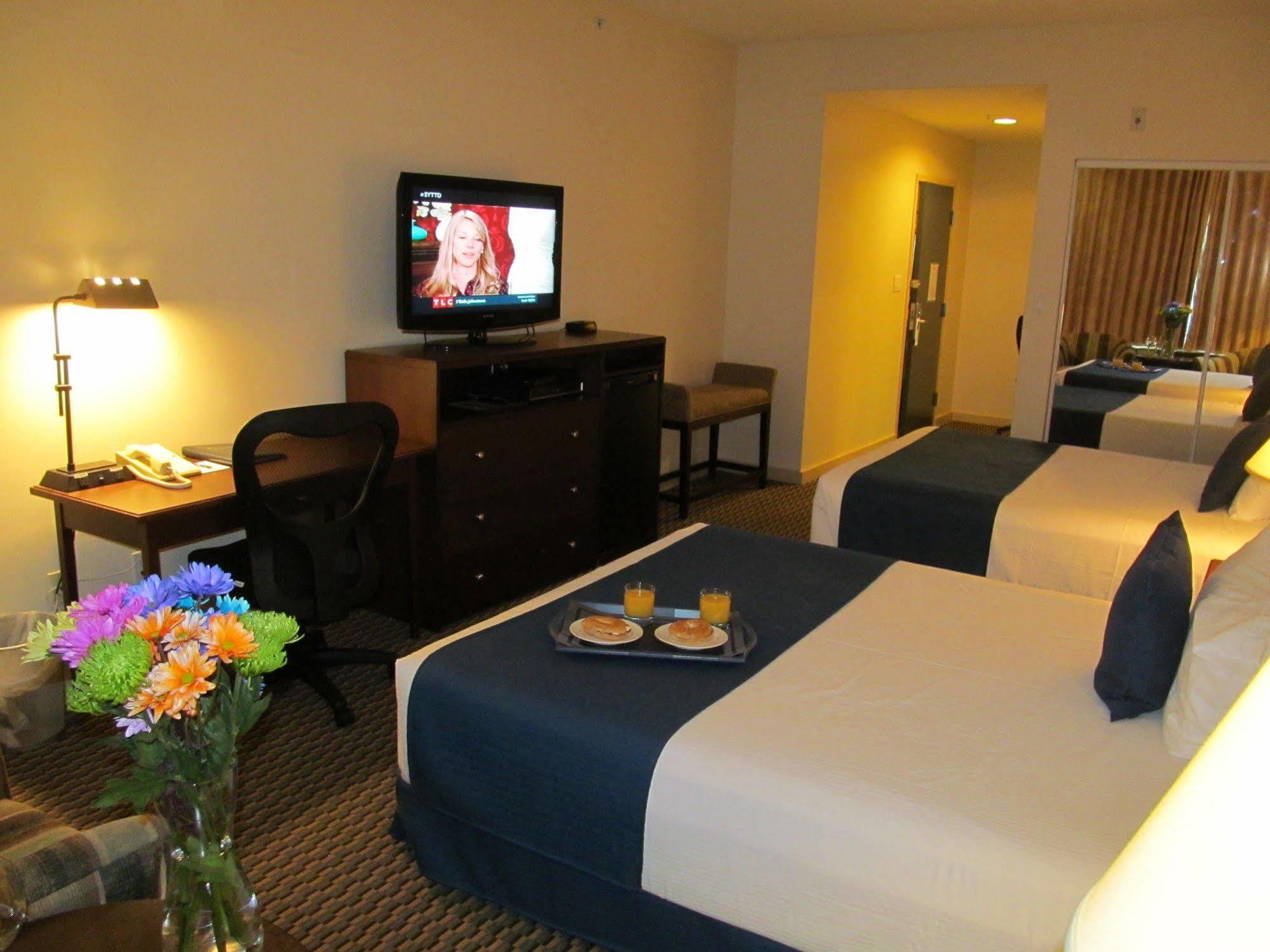 Ocean Promenade Hotel White Rock Buitenkant foto