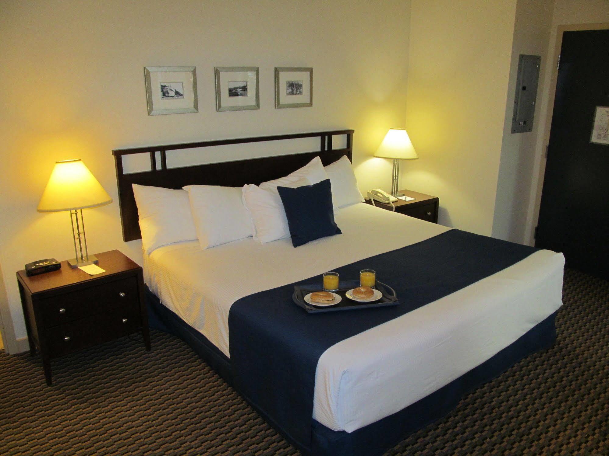 Ocean Promenade Hotel White Rock Buitenkant foto
