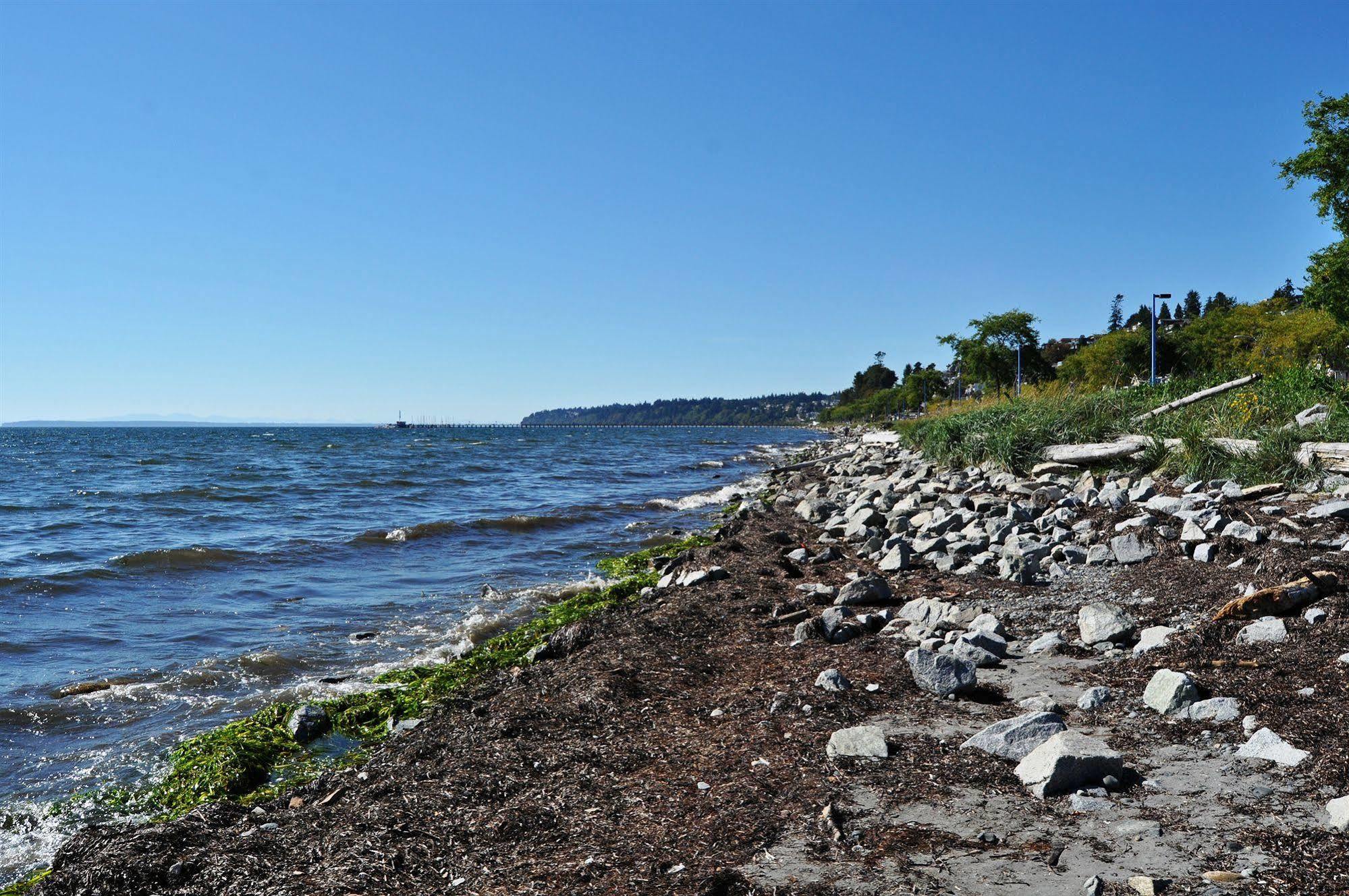 Ocean Promenade Hotel White Rock Buitenkant foto