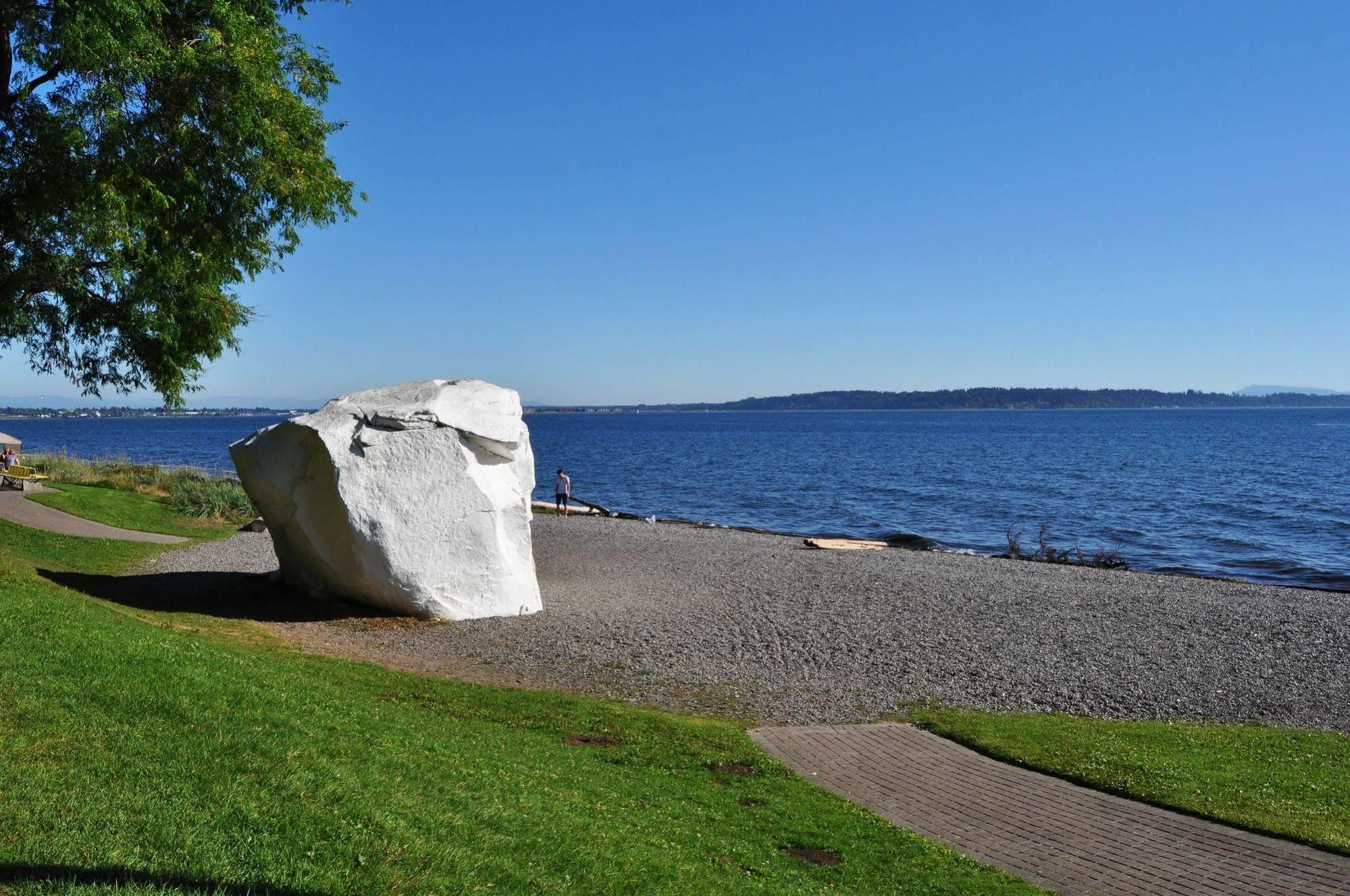 Ocean Promenade Hotel White Rock Buitenkant foto