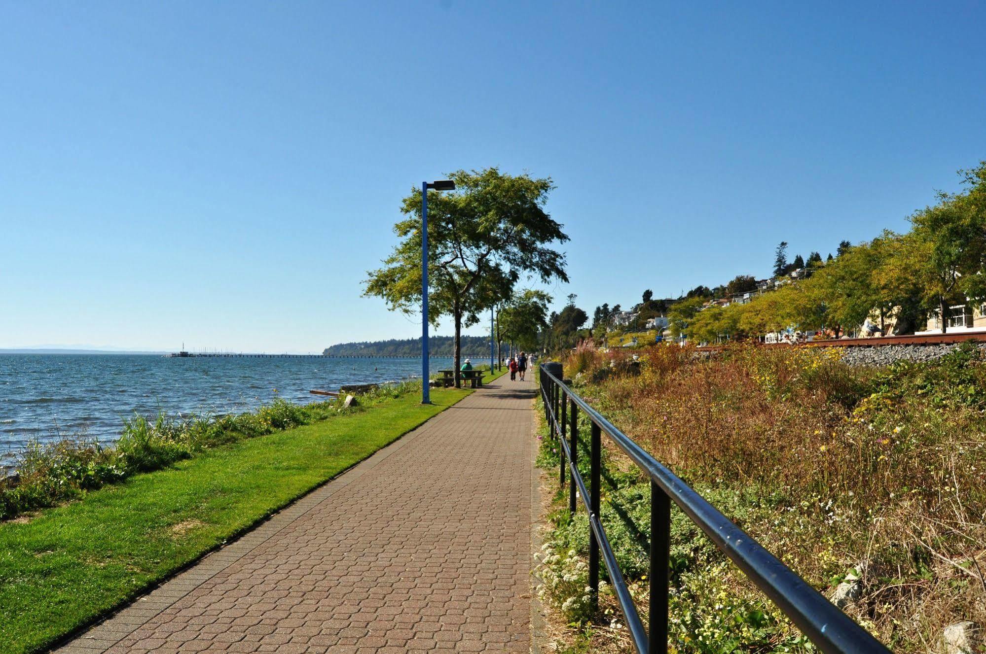Ocean Promenade Hotel White Rock Buitenkant foto