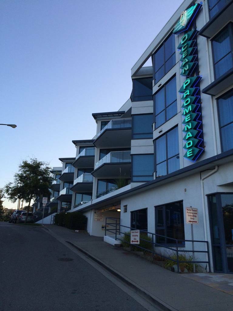 Ocean Promenade Hotel White Rock Buitenkant foto