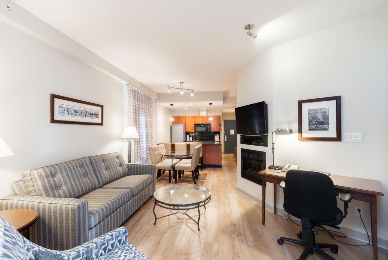 Ocean Promenade Hotel White Rock Buitenkant foto