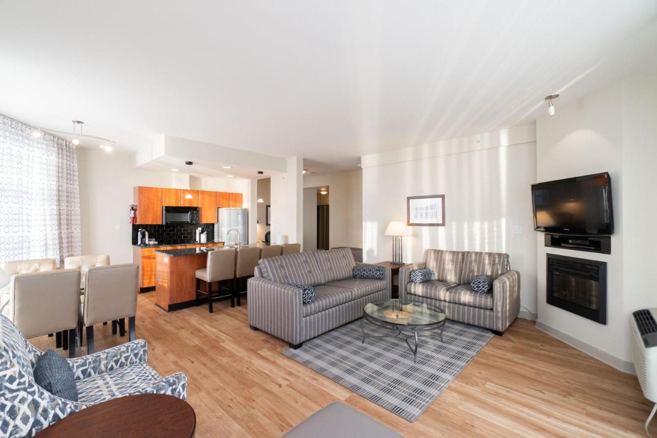 Ocean Promenade Hotel White Rock Buitenkant foto